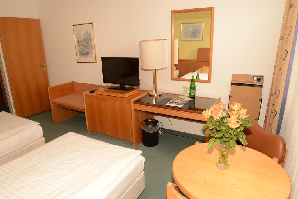 Hotel Burgenland 아이젠슈타트 외부 사진